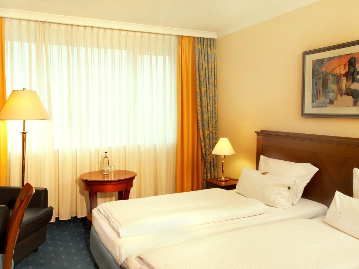 H4 Hotel 4*