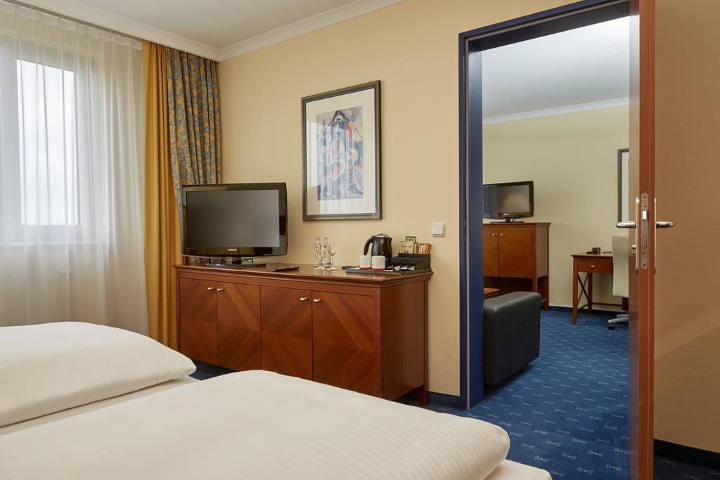 Hotel H4 4*