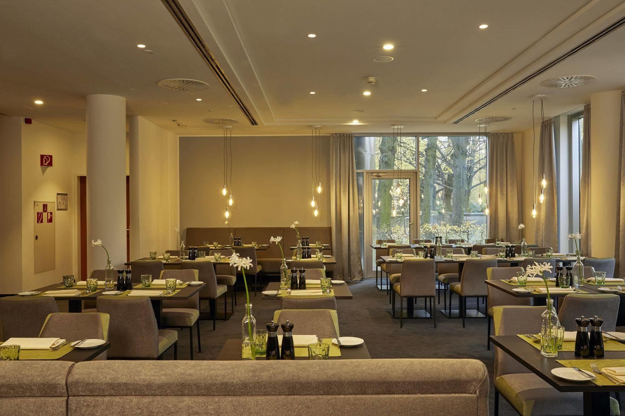 H4 Hotel 4*