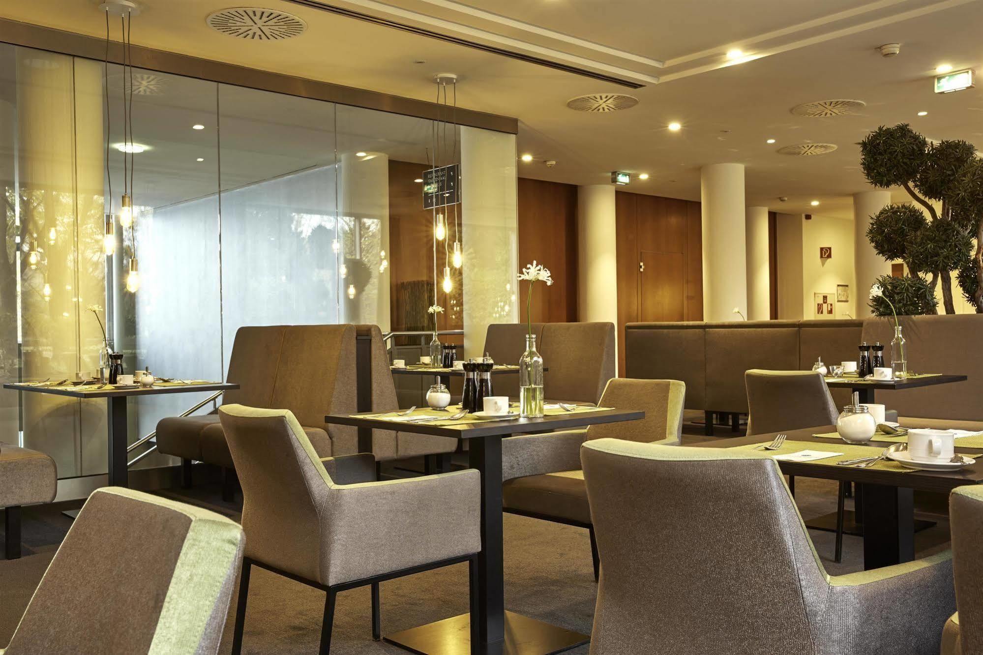 H4 Hotel 4*